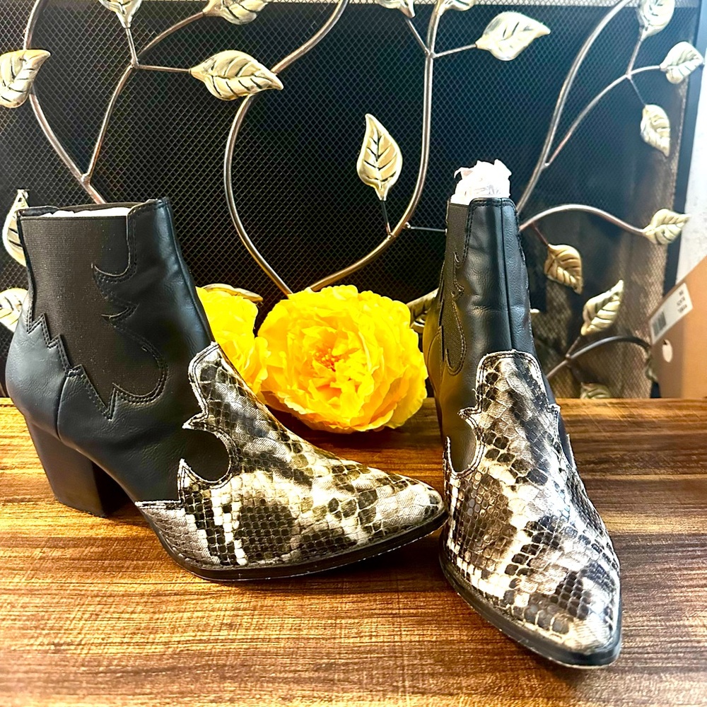 Coconuts by Matisse🌼 Rebel Black and Snake Print Ankle Boots- in original box
